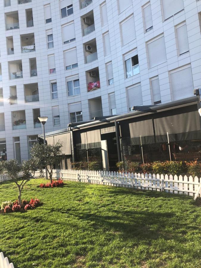 Rovena'S Apartment - Free Parking تيرانا المظهر الخارجي الصورة