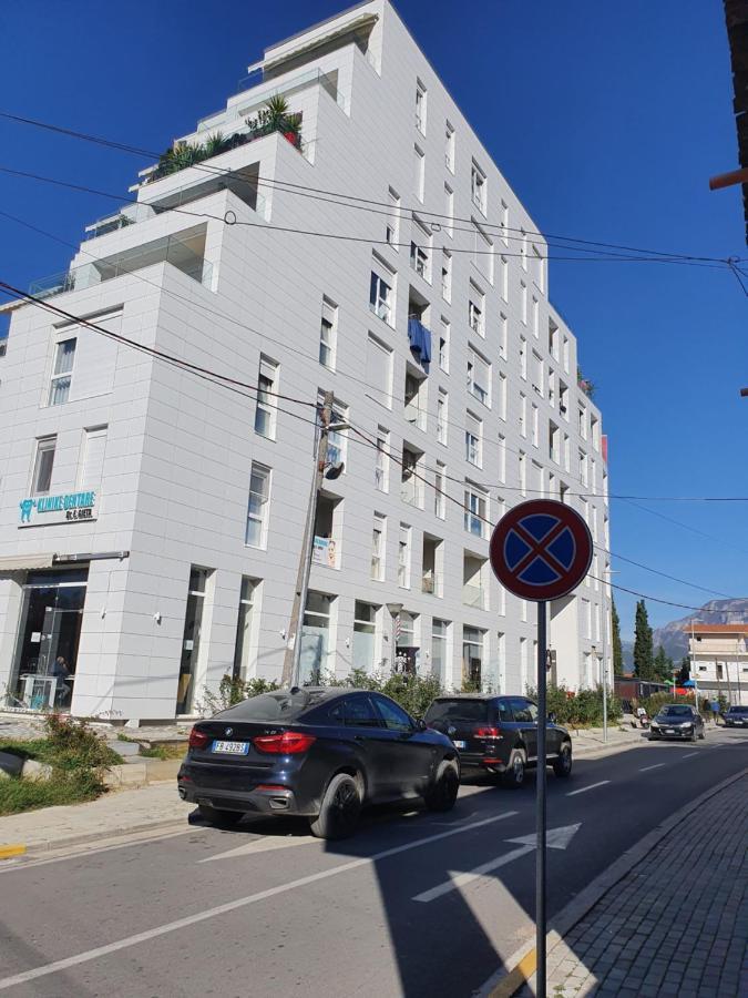 Rovena'S Apartment - Free Parking تيرانا المظهر الخارجي الصورة
