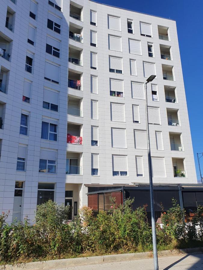 Rovena'S Apartment - Free Parking تيرانا المظهر الخارجي الصورة