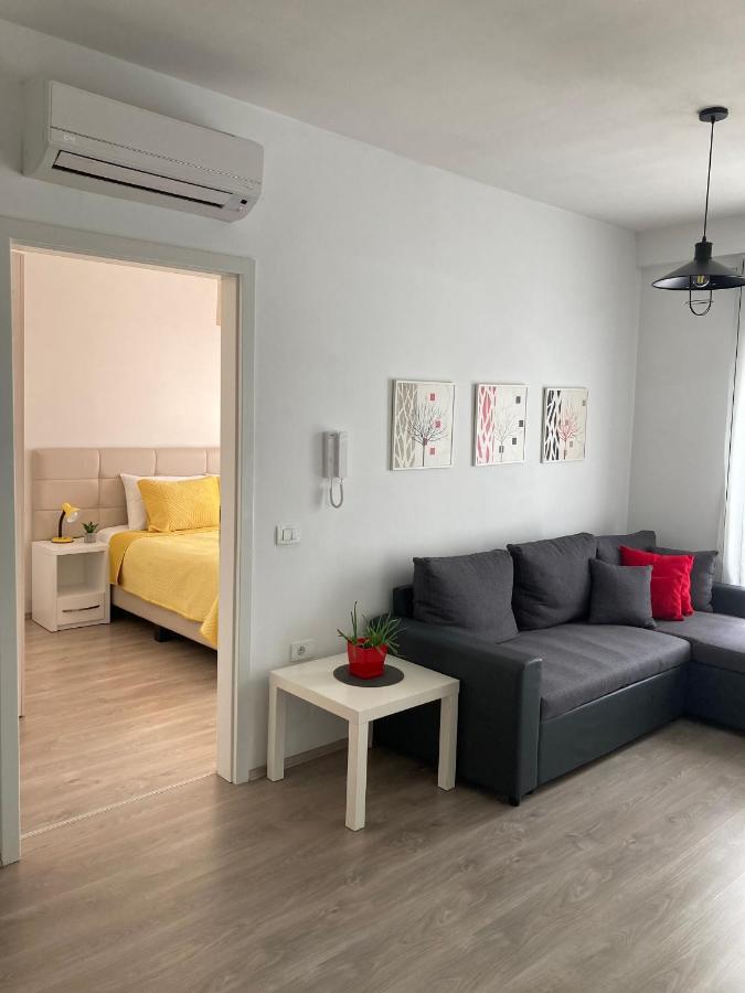 Rovena'S Apartment - Free Parking تيرانا المظهر الخارجي الصورة